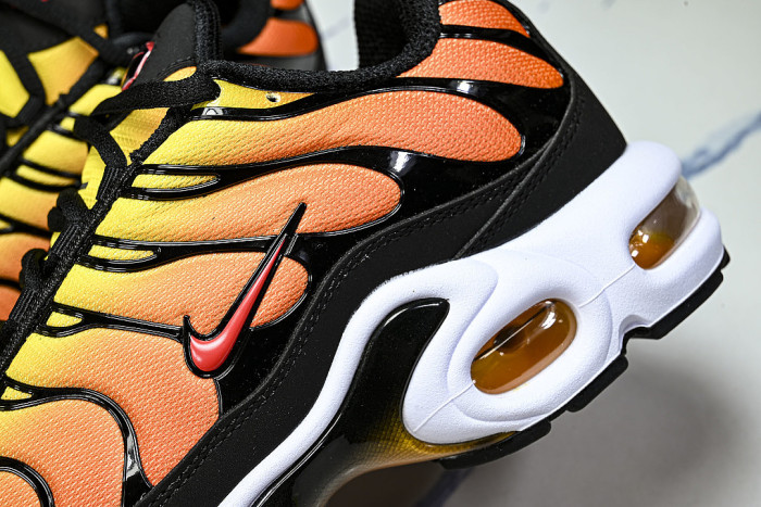 HF0552-001 AIR MAX PLUS TRIPLE SHOCK ABSORBING RUNNING SHOES ORANGE/YELLOW/BLACK