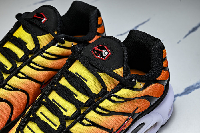 HF0552-001 AIR MAX PLUS TRIPLE SHOCK ABSORBING RUNNING SHOES ORANGE/YELLOW/BLACK