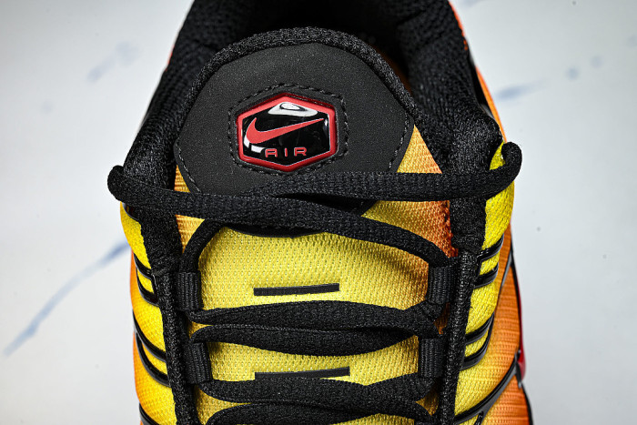 HF0552-001 AIR MAX PLUS TRIPLE SHOCK ABSORBING RUNNING SHOES ORANGE/YELLOW/BLACK