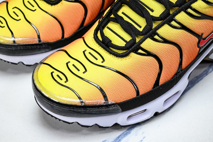 HF0552-001 AIR MAX PLUS TRIPLE SHOCK ABSORBING RUNNING SHOES ORANGE/YELLOW/BLACK