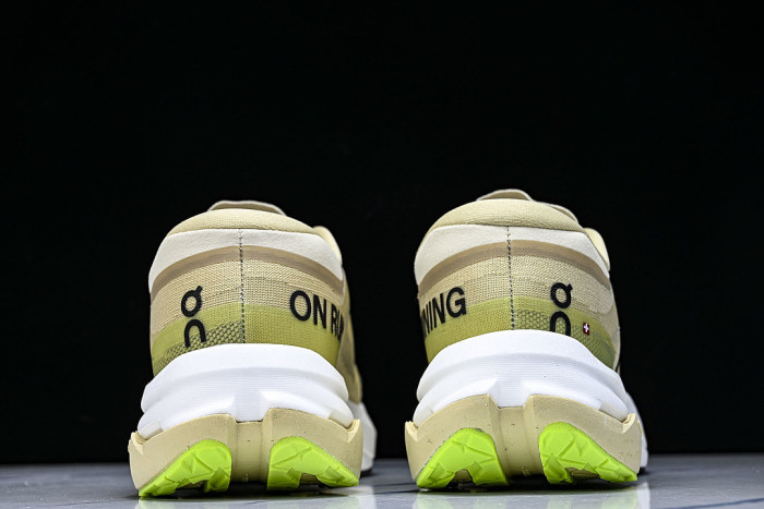 ON CLOUDMONSTER 3 HYPER LOW-TOP RUNNING SHOES YELLOW/BLACK/YELLOW