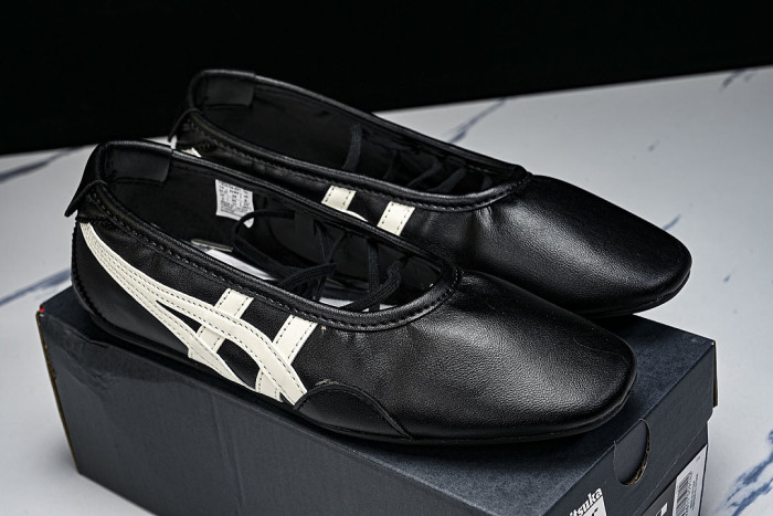 1182A704-001 GYMNARINA BLACK/CREAM