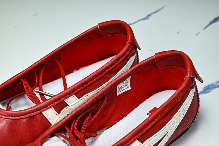 1182A704-600 GYMNARINA CLASSIC RED/CREAM