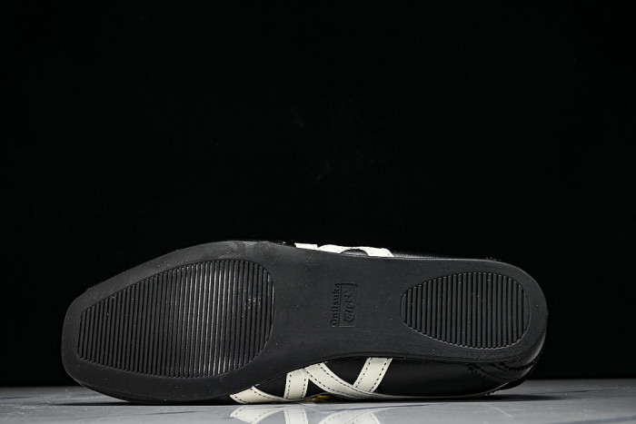 1182A704-001 GYMNARINA BLACK/CREAM