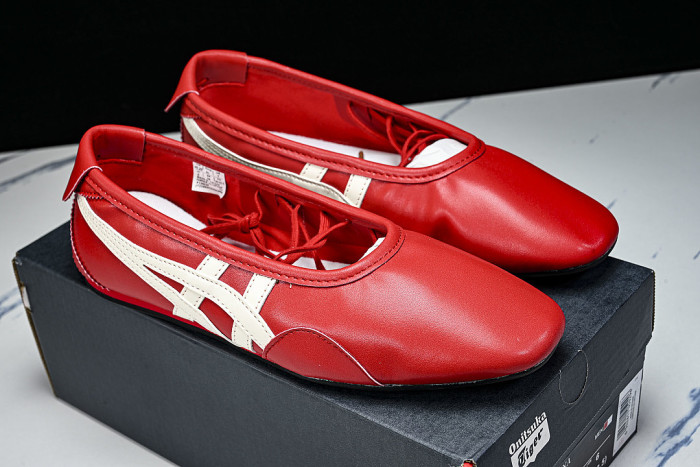 1182A704-600 GYMNARINA CLASSIC RED/CREAM