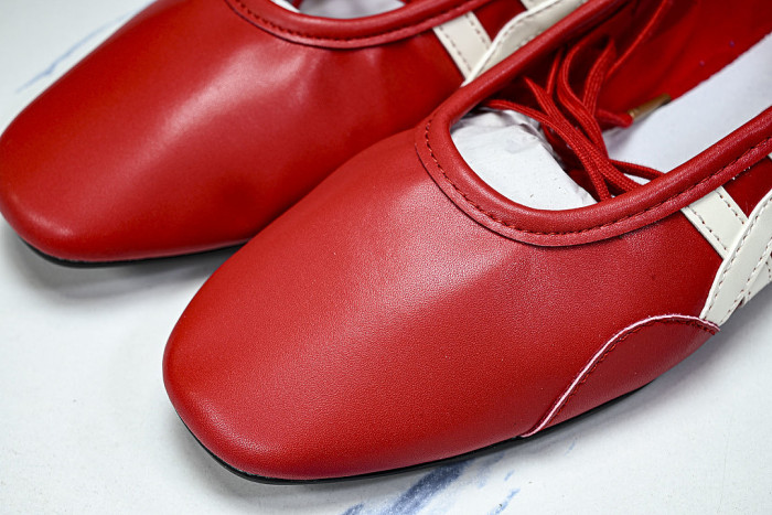 1182A704-600 GYMNARINA CLASSIC RED/CREAM