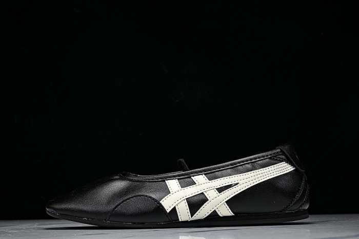 1182A704-001 GYMNARINA BLACK/CREAM