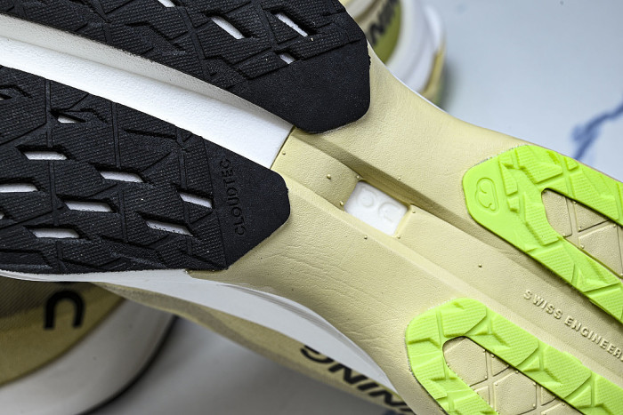 ON CLOUDMONSTER 3 HYPER LOW-TOP RUNNING SHOES YELLOW/BLACK/YELLOW