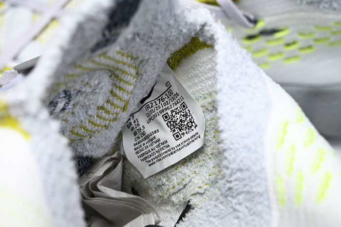 IR2176-100 MIND 002 FLYKNIT WHITE/DARK GREY/PURE PLATINUM/WOLF GREY/BARELY VOLT