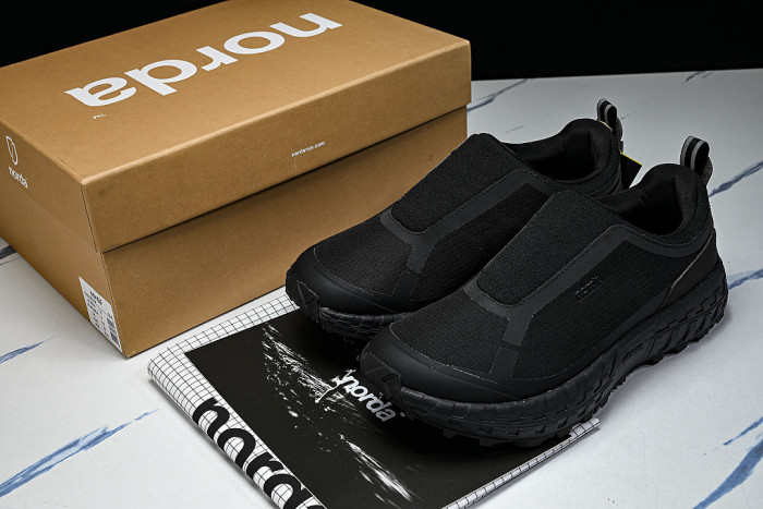 WEAR-RESISTANT CASUAL RUNNING SHOES BLACK/BLACK/BLACK