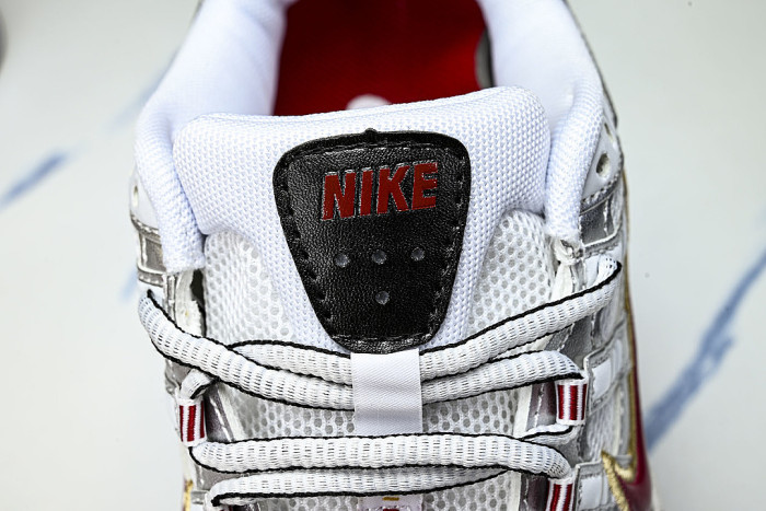 CD6404-102 P-6000 WHITE/METALLIC PLATINUM/VARSITY RED