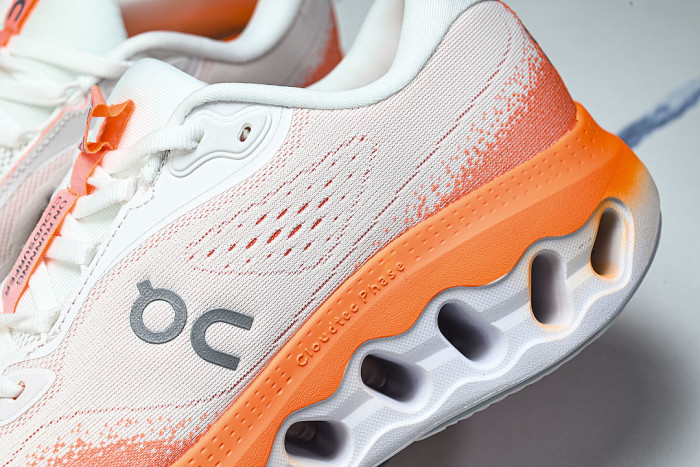 ON RUNNING CLOUDTILT LOW-TOP LIGHTWEIGHT CASUAL SHOES WHITE/ORANGE