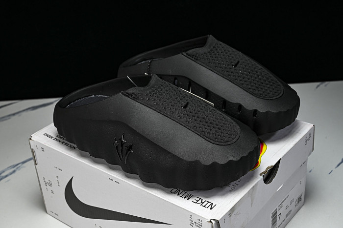 HQ4307-005 MIND 001 SLIDE BLACK/ANTHRACITE/COOL GREY