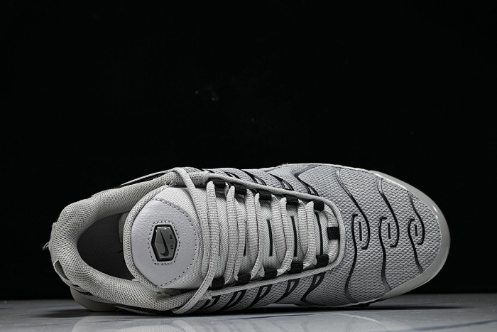 852630-021 AIR MAX PLUS WOLF GREY/BLACK-WHITE