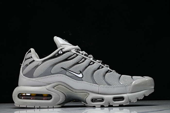 852630-021 AIR MAX PLUS WOLF GREY/BLACK-WHITE