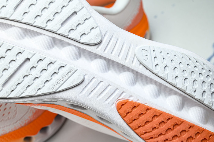 ON RUNNING CLOUDTILT LOW-TOP LIGHTWEIGHT CASUAL SHOES WHITE/ORANGE