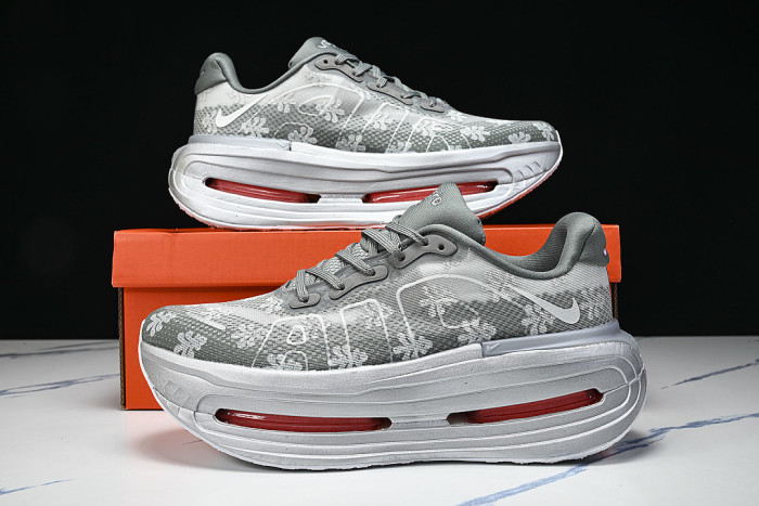 IQ0028-001 VOMERO PREMIUM QS GEYSER GREY/METALLIC SILVER/DARK STEEL GREY/PEONY