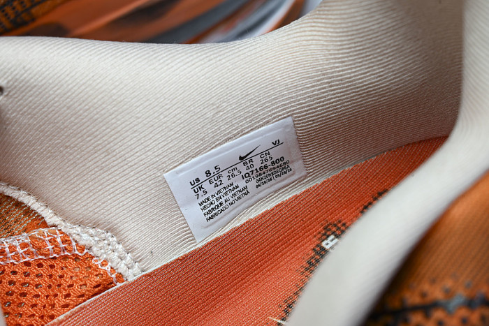 IQ7166-800 VOMERO PREMIUM TOTAL ORANGE/BLACK/HYPER CRIMSON/ORANGE CHALK/BARELY VOLT