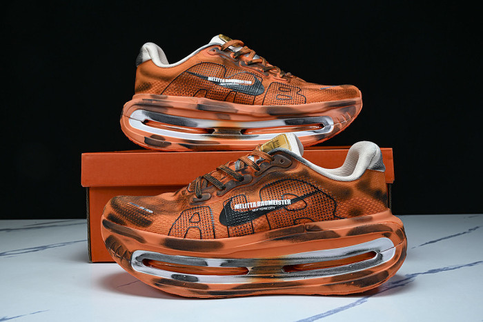 IQ7166-800 VOMERO PREMIUM TOTAL ORANGE/BLACK/HYPER CRIMSON/ORANGE CHALK/BARELY VOLT
