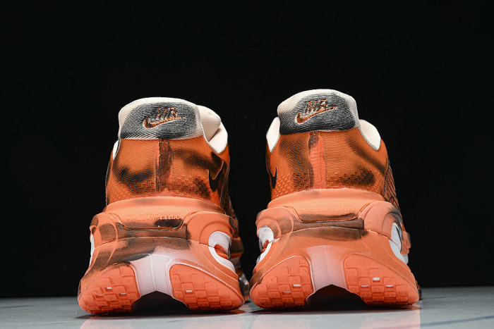 IQ7166-800 VOMERO PREMIUM TOTAL ORANGE/BLACK/HYPER CRIMSON/ORANGE CHALK/BARELY VOLT