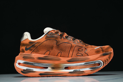 IQ7166-800 VOMERO PREMIUM TOTAL ORANGE/BLACK/HYPER CRIMSON/ORANGE CHALK/BARELY VOLT