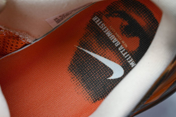IQ7166-800 VOMERO PREMIUM TOTAL ORANGE/BLACK/HYPER CRIMSON/ORANGE CHALK/BARELY VOLT
