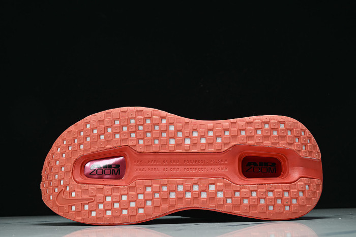 HQ2050-002 VOMERO PREMIUM BLACK/BLACK/BRIGHT CRIMSON
