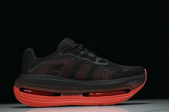 HQ2050-002 VOMERO PREMIUM BLACK/BLACK/BRIGHT CRIMSON