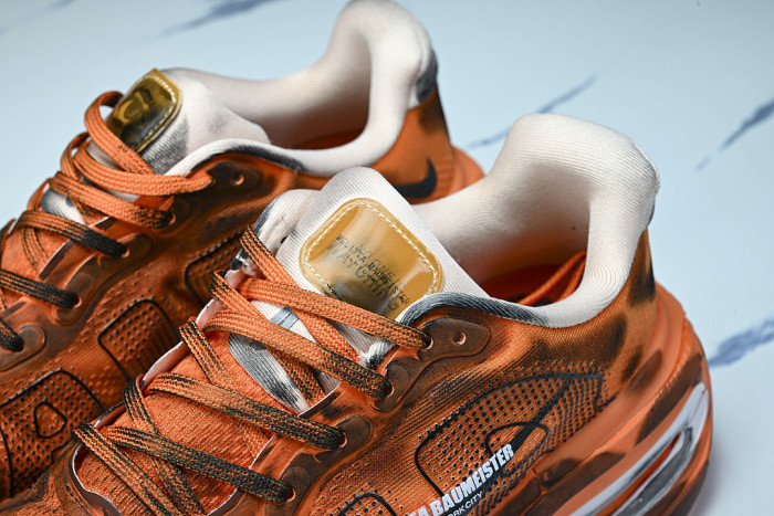 IQ7166-800 VOMERO PREMIUM TOTAL ORANGE/BLACK/HYPER CRIMSON/ORANGE CHALK/BARELY VOLT