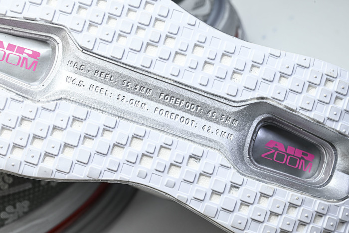 IQ0028-001 VOMERO PREMIUM QS GEYSER GREY/METALLIC SILVER/DARK STEEL GREY/PEONY