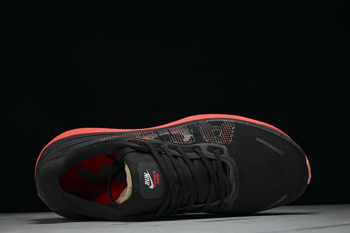 HQ2050-002 VOMERO PREMIUM BLACK/BLACK/BRIGHT CRIMSON