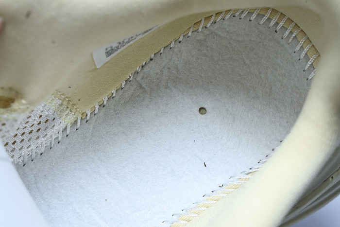 IM8334-200 VOMERO PREMIUM DESERT KHAKI/LIGHT KHAKI/COCONUT MILK/REFLECT SILVER