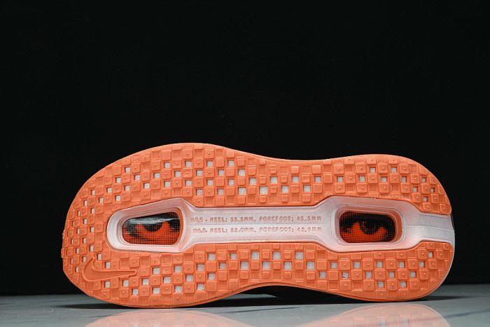IQ7166-800 VOMERO PREMIUM TOTAL ORANGE/BLACK/HYPER CRIMSON/ORANGE CHALK/BARELY VOLT