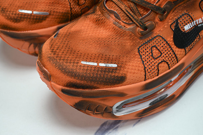 IQ7166-800 VOMERO PREMIUM TOTAL ORANGE/BLACK/HYPER CRIMSON/ORANGE CHALK/BARELY VOLT