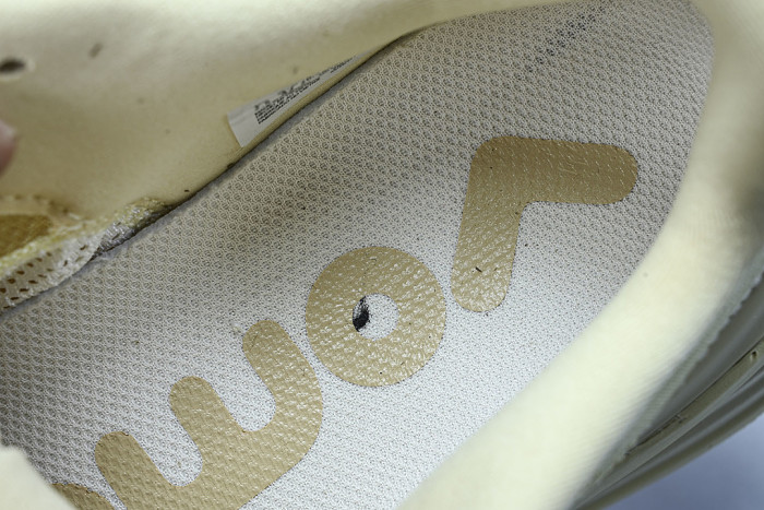 IM8334-200 VOMERO PREMIUM DESERT KHAKI/LIGHT KHAKI/COCONUT MILK/REFLECT SILVER