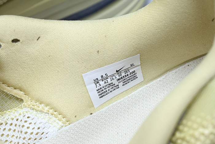 IM8334-200 VOMERO PREMIUM DESERT KHAKI/LIGHT KHAKI/COCONUT MILK/REFLECT SILVER