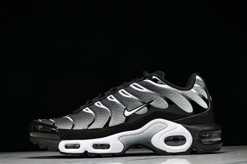 DM0032-003 AIR MAX PLUS TRIPLE BLACK/DARK GRAY