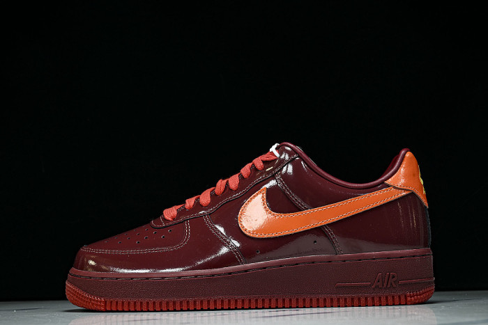 IO4489-601 AIR FORCE 1 07 LOW CASUAL SNEAKERS WINE RED/ORANGE