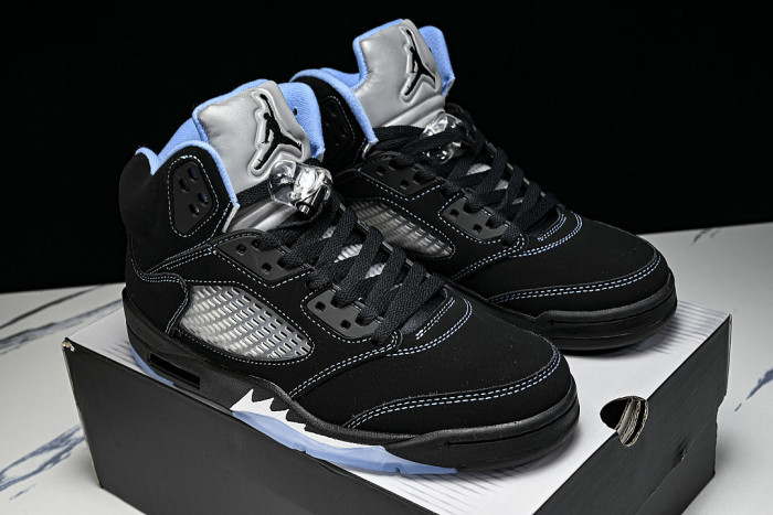 DD0587-008 AIR JORDAN 5 RETRO AJ5 COMFORTABLE AND BREATHABLE RUNNING SHOES BLACK/INKINESS