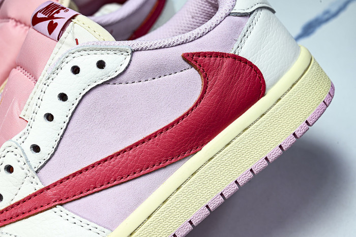 IQ7604-101 TRAVIS SCOTT X AIR JORDAN 1 LOW OG AJ1 BACK HOOK LOW TOP SHOES LIGHT PINK/RED