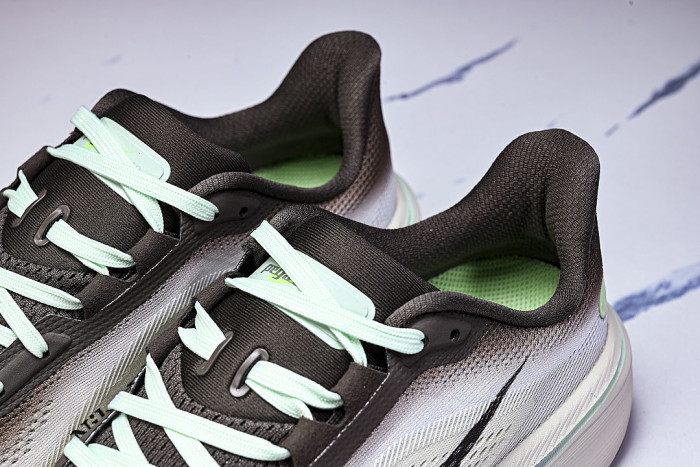 IW2349-001 AIR ZOOM PEGASUS 42 BREATHABLE LIGHTWEIGHT AND WEAR RESISTANT SHOES WHITE/BLACK