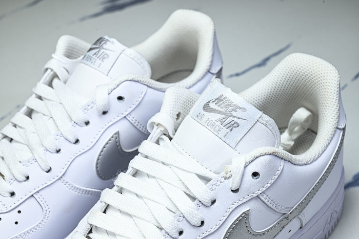 FJ4146-134 AIR FORCE 1 07 LOW CASUAL SNEAKERS WHITE/GREY/WHITE