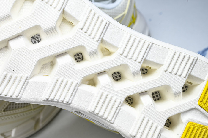 JH9749 CLIMACOOL VENTAGE LOW-CUT RUNNING SHOES WHITE/YELLOW