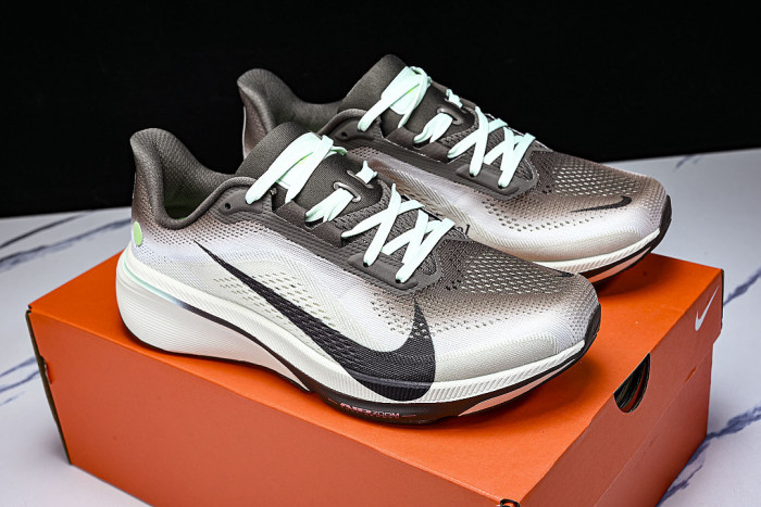 IW2349-001 AIR ZOOM PEGASUS 42 BREATHABLE LIGHTWEIGHT AND WEAR RESISTANT SHOES WHITE/BLACK