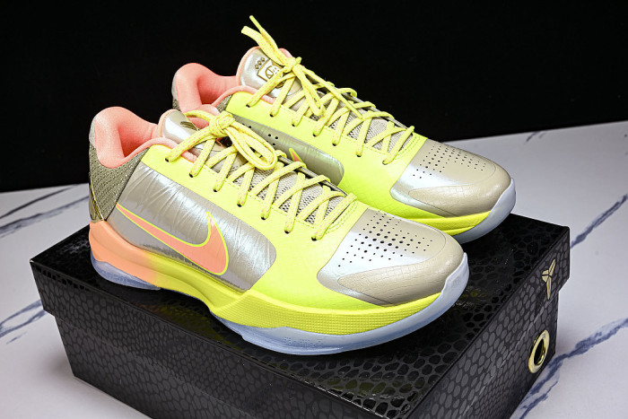 IQ9316-200 ZOOM KOBE 5 PROTRO THE ACADEMY PE BROWN/YELLOW/ORANGE