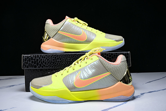 IQ9316-200 ZOOM KOBE 5 PROTRO THE ACADEMY PE BROWN/YELLOW/ORANGE