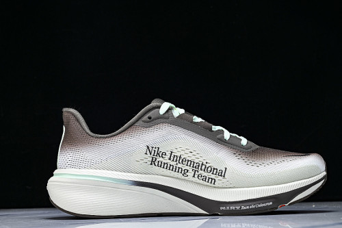 IW2349-001 AIR ZOOM PEGASUS 42 BREATHABLE LIGHTWEIGHT AND WEAR RESISTANT SHOES WHITE/BLACK