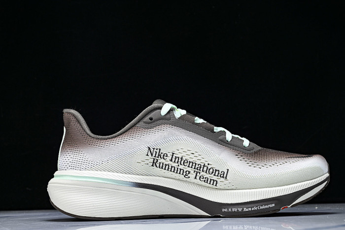 IW2349-001 AIR ZOOM PEGASUS 42 BREATHABLE LIGHTWEIGHT AND WEAR RESISTANT SHOES WHITE/BLACK