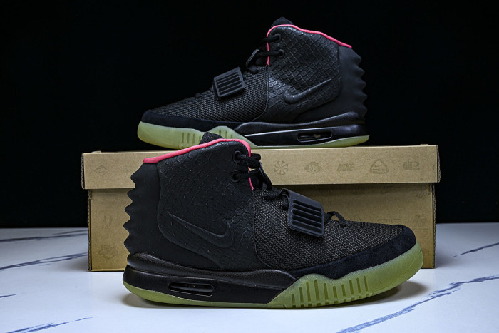 508214-006 AIR YEEZY 2 BLACK/BLACK-SOLAR RED