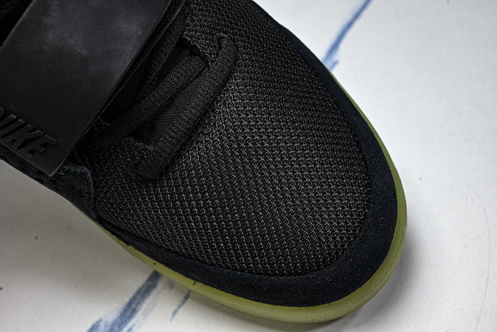 508214-006 AIR YEEZY 2 BLACK/BLACK-SOLAR RED